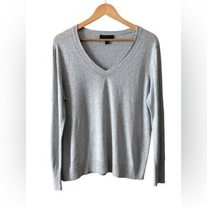 Banana Republic Luxe Yarn V-Neck Sweater – Size L